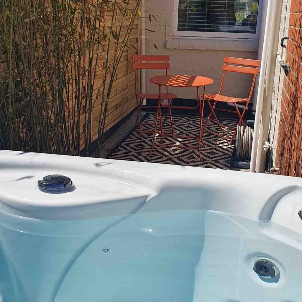 Hot tub and Patio area