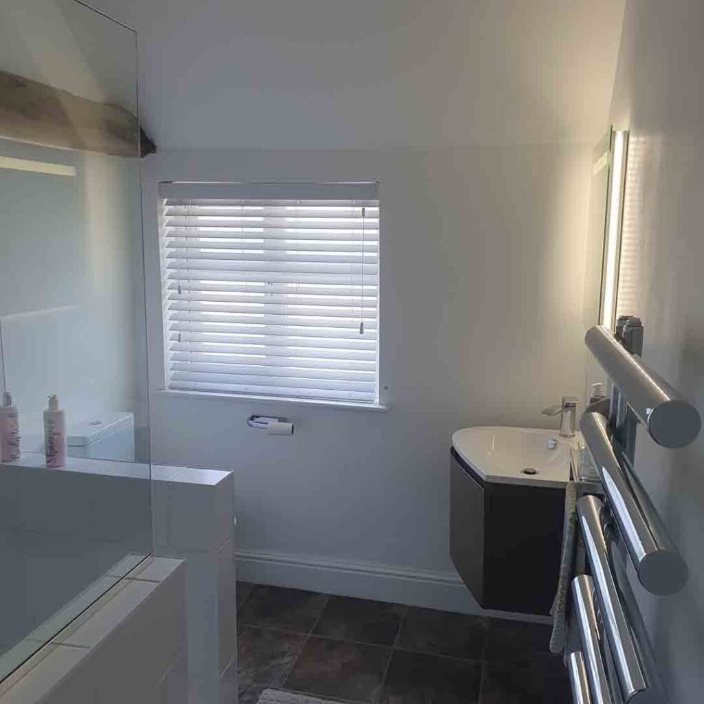 Welton Holly cottage upstairs bathroom